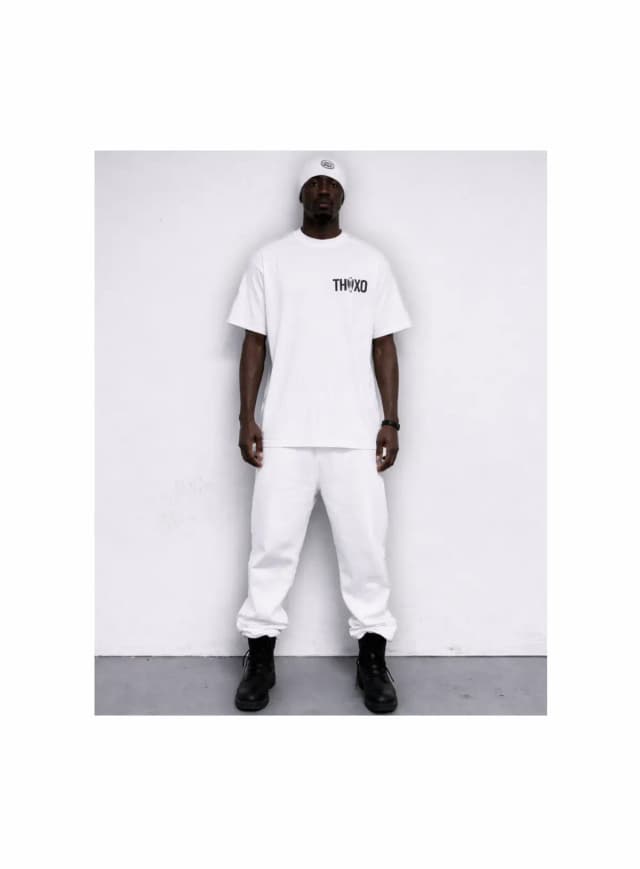 THIXO AI-generated clothing photo ad 2