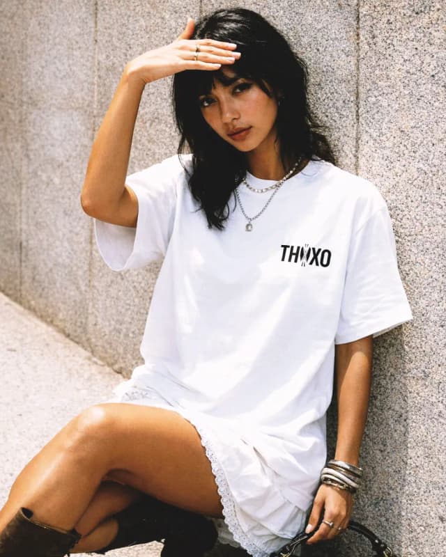 THIXO AI-generated clothing photo ad 3